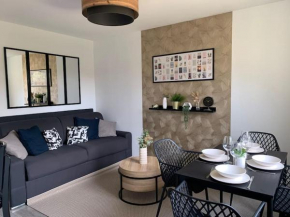Appartement proche Astérix, Stade de France, Chantilly, Roissy, piscine saisonnière